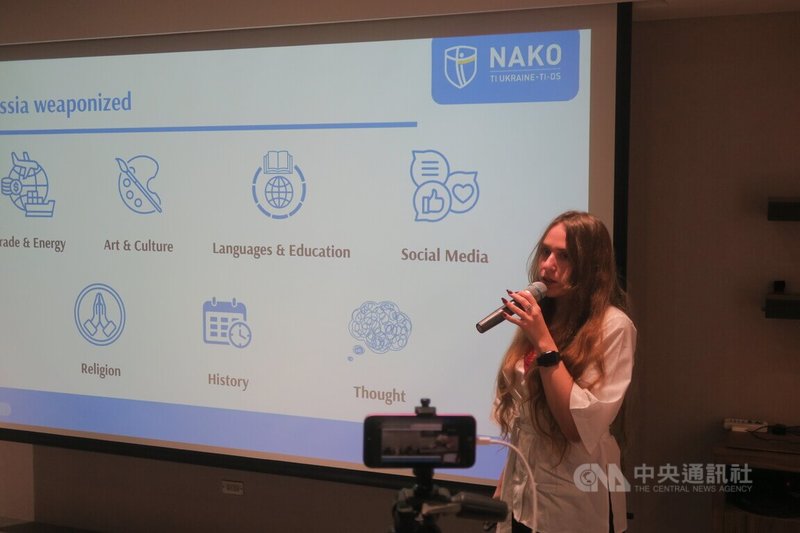 台灣民主實驗室18日舉行「烏克蘭x台灣：混合戰與民主韌性策略工作坊」，烏克蘭NGO資深研究員Viktoriia Vyshnivska以「俄中對民主國家的認知作戰」進行講座。中央社記者吳書緯攝　114年11月18日