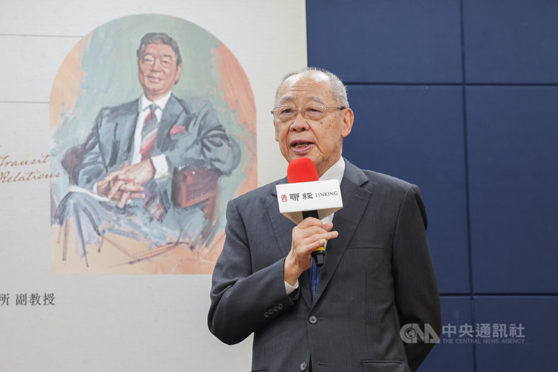 「巡使四方:外交與歷史的擺渡人外交官沈呂巡」新書發表會18日在台大校友會館舉行,前監察院長錢復(圖)出席與會,分享和已故前駐美大使沈呂巡的相處回憶。中央社記者裴禛攝 114年11月18日