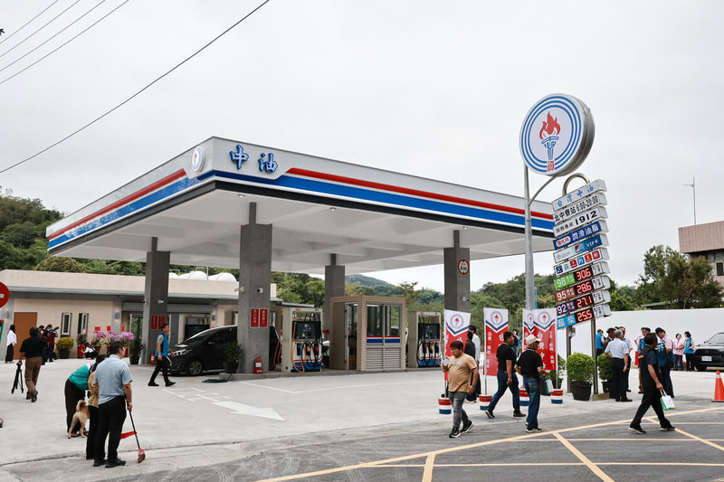 南投縣北中寮首座加油站18日啟用，由中油公司進駐經營，提高生活便利性，當地民眾不必再遠赴南中寮或南投市加油。（南投縣政府提供）中央社記者鄭維真傳真　114年11月18日