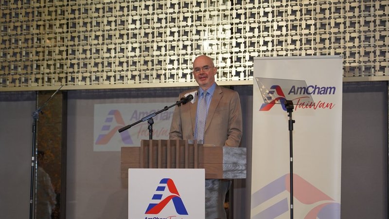 台灣美國商會2025年度會員大會18日登場，美國在台協會（AIT）處長谷立言（Raymond Greene）發表主題演講時表示，美台經貿關係將邁入黃金時代。（美國在台協會提供）中央社記者楊堯茹傳真 114年11月18日