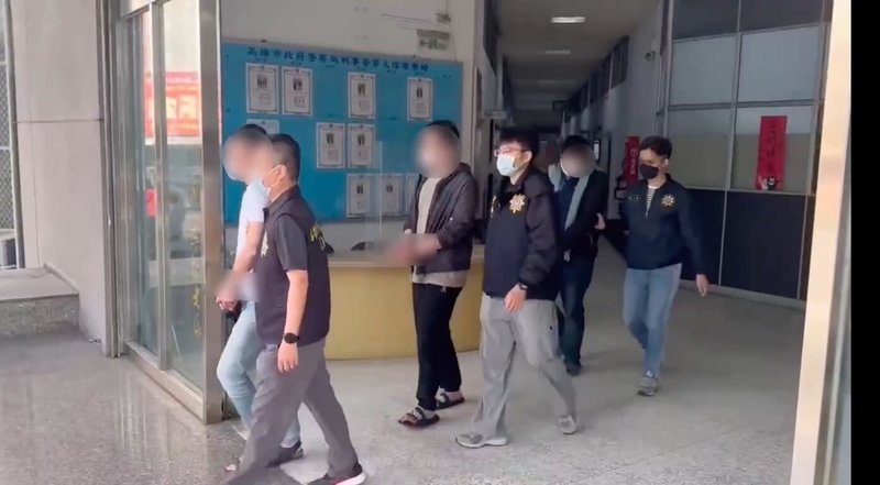 楊姓、劉姓男子涉嫌擔任詐欺集團及假幣商首腦，台灣橋頭地方檢察署估計，詐騙不法所得近新台幣7000萬元，72人受害，全案偵結起訴楊姓男子等15人。（橋頭地檢署提供）中央社記者張已亷傳真 114年11月18日