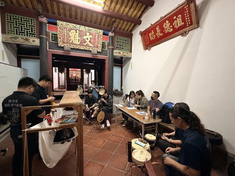 國立傳統藝術中心推出「傳統藝術接班人──駐團演訓計畫」，22日將由國寶大師陳錫煌指導藝生演出「復楚宮」，透過孫叔敖故事展現布袋戲前後場精湛技藝。（陳錫煌傳統掌中劇團提供）中央社記者邱祖胤傳真 114年11月19日