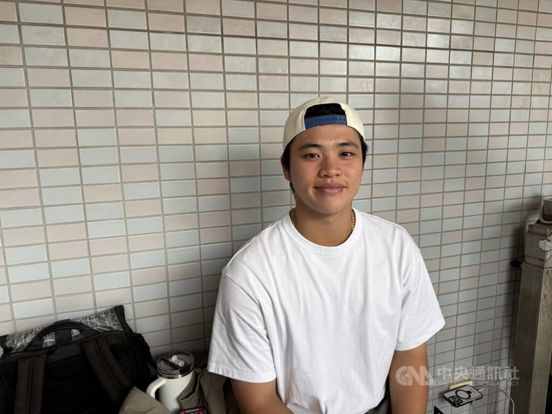 日本職業棒球北海道日本火腿鬥士隊20歲投手孫易磊（圖）「驚奇」年，今年轉正式球員一軍出賽，直言每場都印象深刻，投出2種武器球種、心態更成熟。中央社記者謝靜雯攝 114年11月19日