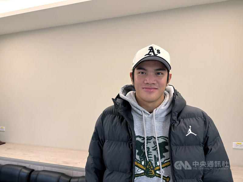 美國職棒運動家隊20歲台灣左投林維恩（圖）旅美首年連跳兩級到2A，今年改變曲球和變速球的握法，收到不錯效果，新課題是適應固定投先發的節奏。中央社記者謝靜雯攝　114年11月19日