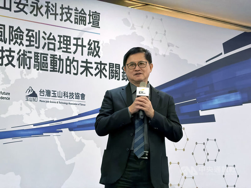 代工廠和碩董事長童子賢（圖）19日出席玉山安永科技論壇，以「供應鏈韌性與技術驅動的未來關鍵」為主題，探討人工智慧（AI）應用、供應鏈風險管理與跨國投資策略。中央社記者吳家豪攝　114年11月19日