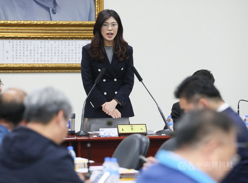 國民黨19日下午在中央黨部召開中常會，由黨主席鄭麗文（中）主持會議。中央社記者謝佳璋攝 114年11月19日