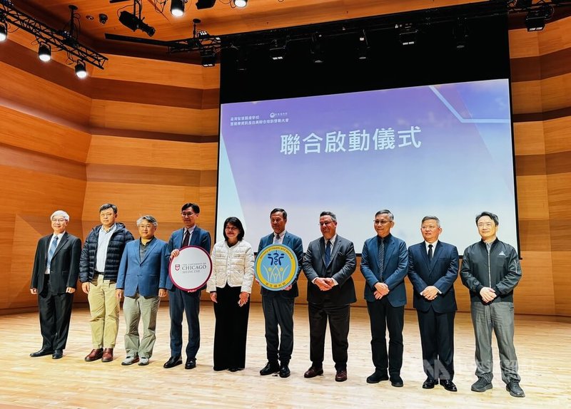 AI醫療成全球趨勢，衛生福利部資訊處19日上午舉辦「台灣智慧醫療學校暨醫療資訊長台美聯合培訓啟動大會」，台美雙方正式展開智慧醫療與高階醫療資訊人才培育的戰略合作。中央社記者沈佩瑤攝　114年11月19日