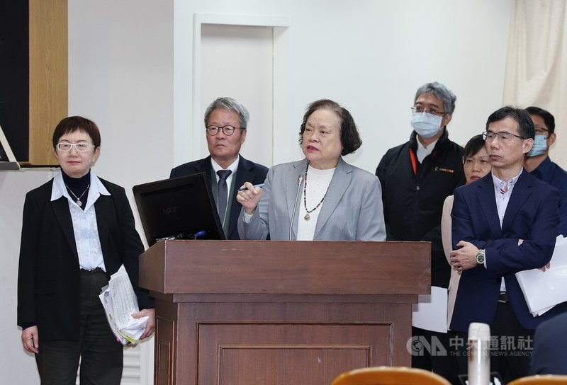 立法院財政、內政、經濟、交通、社會福利及衛生環境委員會19日召開聯席會議，審查行政院函請審議「中央政府花蓮馬太鞍溪堰塞湖災後重建特別預算案」。圖為主計長陳淑姿（前中）列席備詢。中央社記者郭日曉攝 114年11月19日