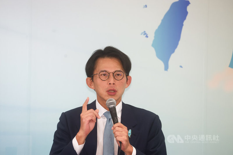 國民黨主席鄭麗文、台灣民眾黨主席黃國昌（圖）19日在新北市舉行會談，黃國昌致詞時強調，藍白兩黨有不同主張，但這不會阻礙他們的合作。中央社記者王騰毅攝  114年11月19日