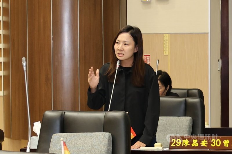 民進黨19日召開選對會，建議徵召縣議員陳品安（圖）參選下屆苗栗縣長，待26日中執會確認後提名。對此，陳品安感謝黨中央的認可，將全力以赴並尋求跨黨合作，爭取最大支持。中央社記者管瑞平攝　114年11月19日