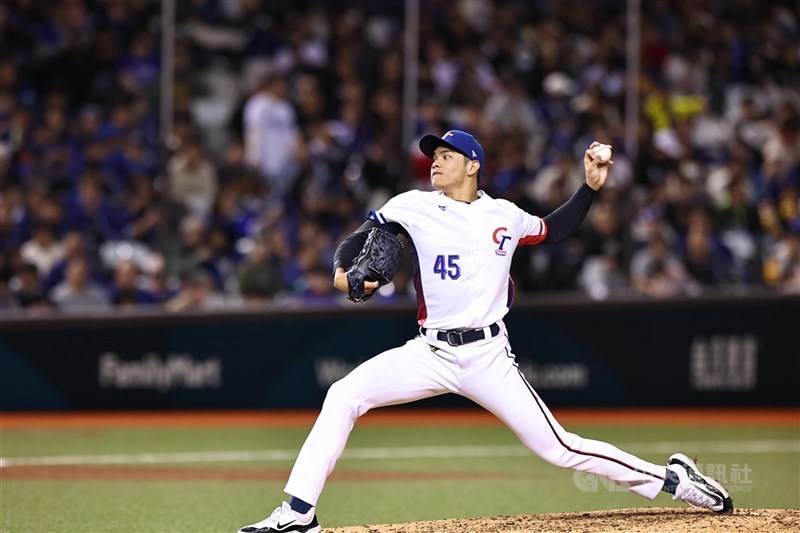 林維恩今年初首次披上成棒國家隊球衣、拚戰經典賽資格賽，心理素質提升，表態很想續拚明年經典賽。（中央社檔案照片）