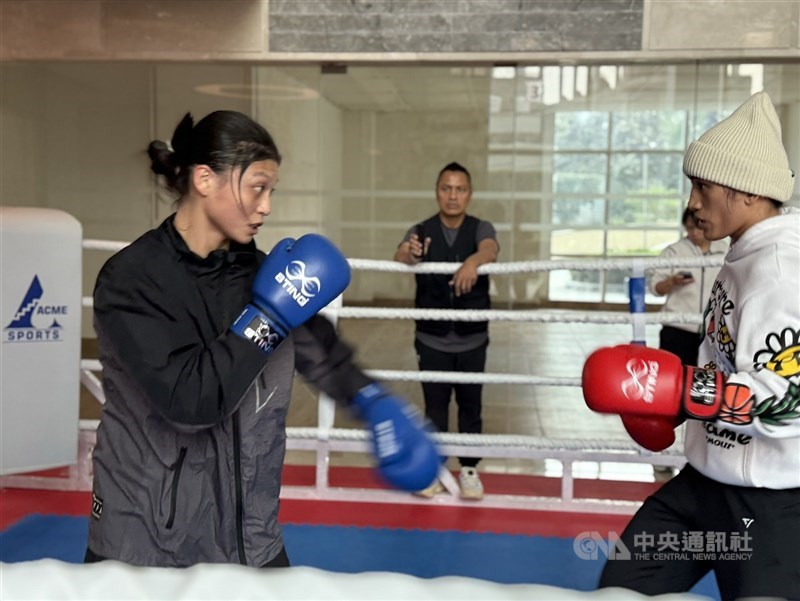 台灣女子拳擊好手吳詩儀（左）、陳念琴（右）都將爭金。（中央社檔案照片）