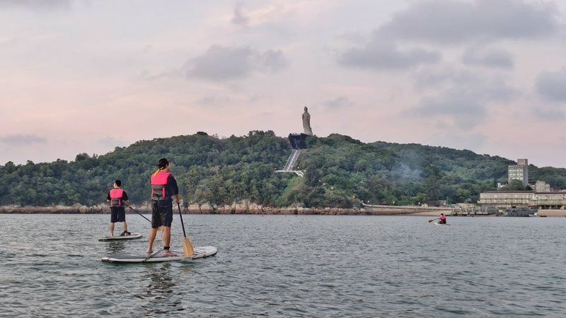 馬港社區發展協會為讓民眾了解昔日為馬祖創造榮景的捕蝦皮漁業，將從20至23日舉辦「海島流夏海洋運動會」活動，以漁業歷史講座、闖關活動、海上探索（圖）與淨灘等各種面向，了解馬祖蝦皮作業的歷史與知識技能。（馬港社區發展協會提供）中央社記者潘欣彤傳真　114年11月19日