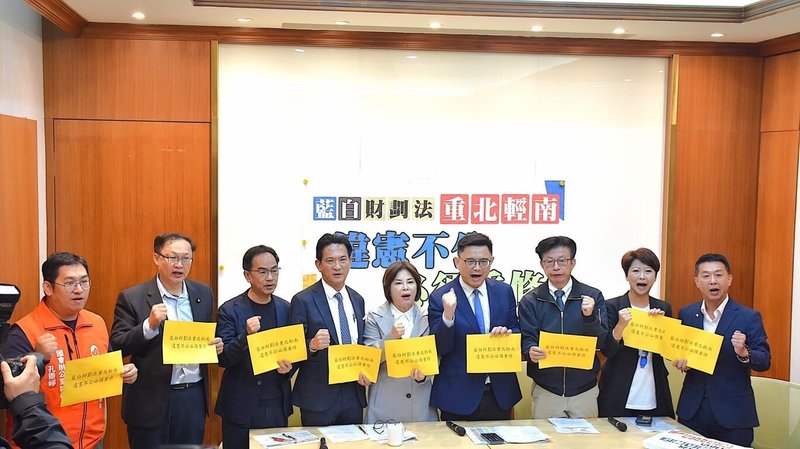 立法院會14日三讀修正通過財劃法部分條文，民進黨多名南部立委19日召開記者會，表達南部縣市心聲，並表示支持政院版重建公平分配。（賴瑞隆辦公室提供）中央社記者蔡孟妤傳真 114年11月19日