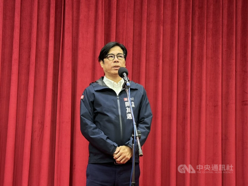 高雄市長陳其邁（圖）20日在議會接受媒體聯訪表示，自己支持行政院版本的財劃法修正草案，盼院版草案送到立法院時國民黨能詳讀並討論，扭轉前兩次錯誤修法。中央社記者林巧璉攝　114年11月20日