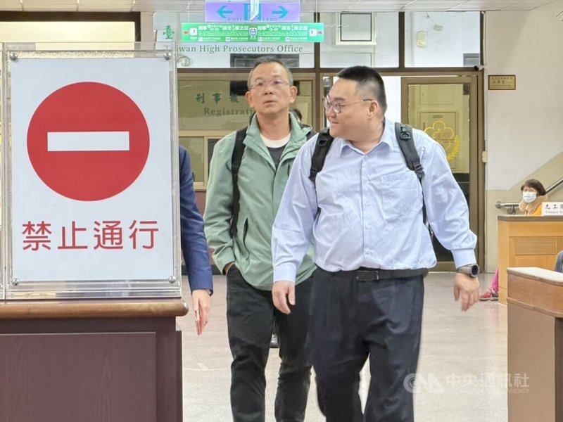 宜蘭縣長林姿妙等人涉貪案，二審台灣高等法院20日開庭審理，僅傳喚5名被告出庭，包含羅東鎮公所經建課員黃耀智（左）等人，5人均強調沒有圖利犯意。中央社記者劉世怡攝　114年11月20日