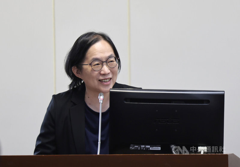 數發部次長侯宜秀20日表示，政府各部會持續協作，正在盤點適合的資料，將會上架至台灣主權AI語言資料庫，首版預計12月發布。中央社記者裴禛攝 114年11月20日