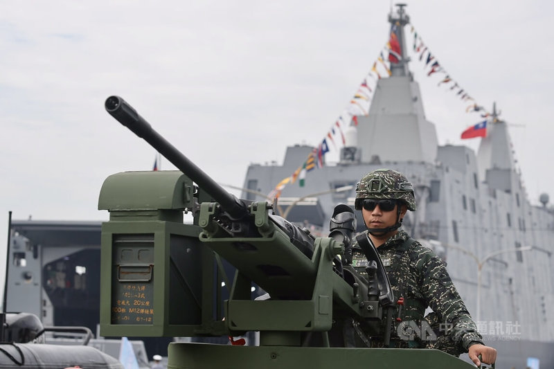 新濱營區展示20機砲。中央社記者王飛華攝　　114年11月20日