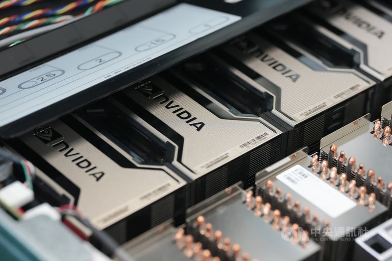 Google20日宣布AI(人工智慧)基礎建設研發中心在台北士林開幕,為Google美國總部以外最大的一座,圖為power lab內設備使用輝達產品。中央社記者徐肇昌攝 114年11月20日