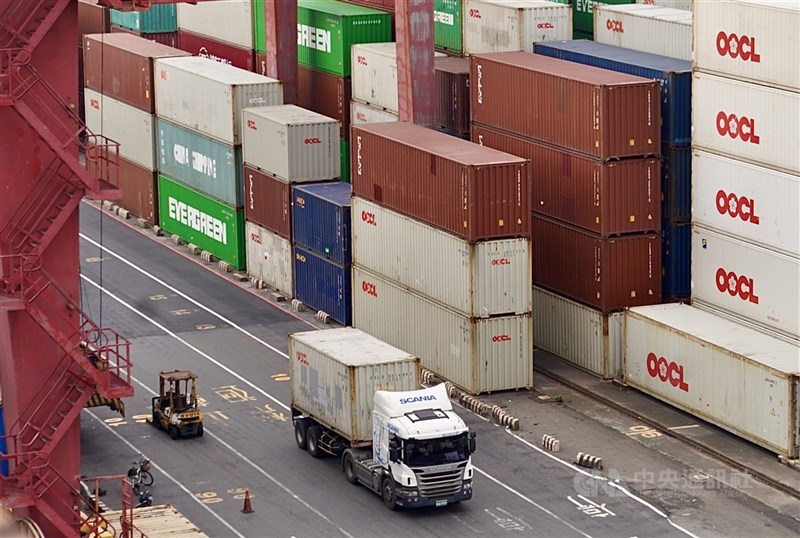 台灣今年第3季國際收支續寫亮眼紀錄，經常帳順差衝上458.4億美元，創歷史新高，其中商品貿易順差、出口，也均創歷史新高。（中央社檔案照片）