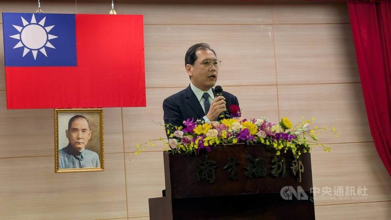 衛生福利部社會及家庭署新任署長周道君（圖）20日宣誓就職，他在致詞時提及，少子女化對策計畫2.0已經送往行政院核定，社安網2.0計畫也已獲行政院批准。中央社記者曾以寧攝　114年11月20日