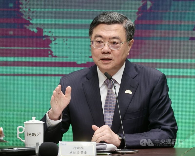 行政院長卓榮泰（圖）20日在行政院舉行記者會，說明院版「財政收支劃分法」修正草案，卓榮泰說，政院版財劃法修正草案是能取得最大共識、也最合理的版本，希望立法院不要一意孤行，能共同支持；若執行立法院新修正的財劃法，將是一場財政土石流，一定會釀成巨大災害。中央社記者張皓安攝 114年11月20日