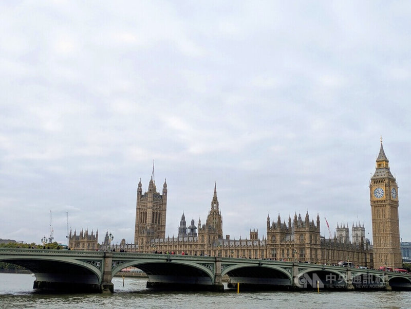 英國情報機關18日示警國會，中國國家安全部利用領英（LinkedIn）等社群平台，大規模從事「假徵聘、真間諜」活動，有消息指出英國官方已洽LinkedIn等平台溝通。中央社記者陳韻聿倫敦攝　114年11月21日