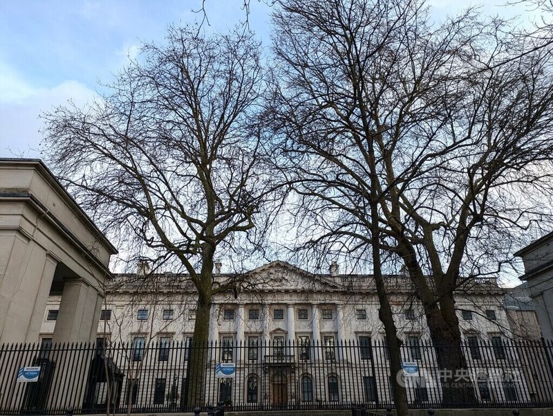 數家英國媒體20日援引官方消息來源報導，英國首相施凱爾可能明年1月或2月訪問中國。有知情人士指出，施凱爾順利訪中的前提，恐怕是英國批准中國駐英巨型新使館建案。中央社記者陳韻聿倫敦攝　114年11月21日