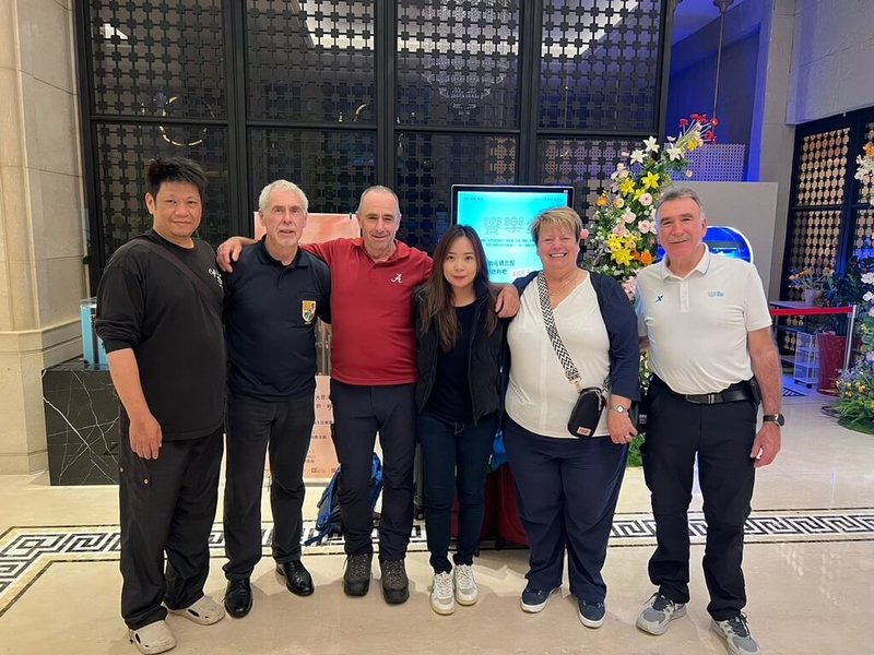 世界拔河總會派英國籍的副會長迪爾（Pete Dyer）（右1）來台，針對辦理比賽細節提出建言，中華拔河運動協會強調，世錦賽絕對會依照國際規範最高規格辦理。（中華拔河運動協會提供）中央社記者黎建忠傳真　114年11月21日