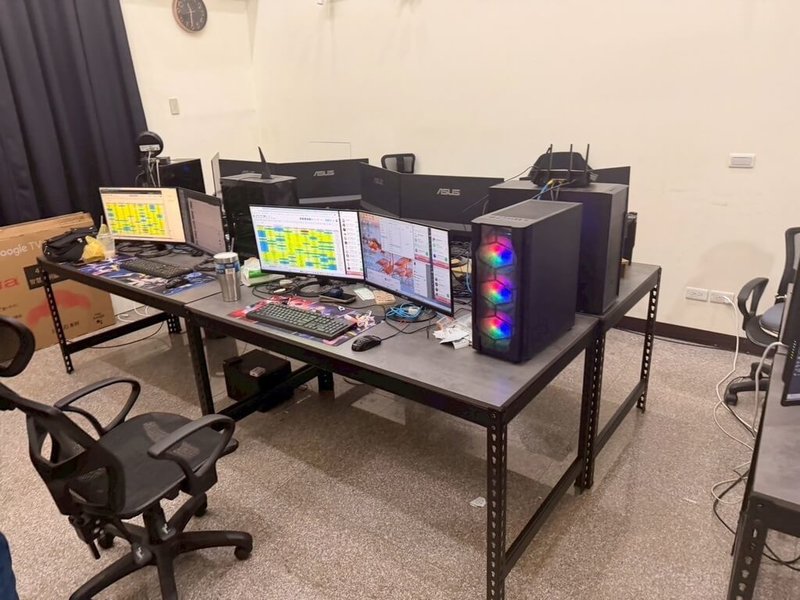 不法應召集團在台南市設置機房經營線上應召，並媒介多名女子在金門縣提供性交易。金門檢警跨海偵辦，查扣大量電腦、手機等證物，檢方訊後，向法院聲請羈押禁見集團經營者獲准。（金門地檢署提供）中央社記者吳玟嶸傳真　114年11月21日