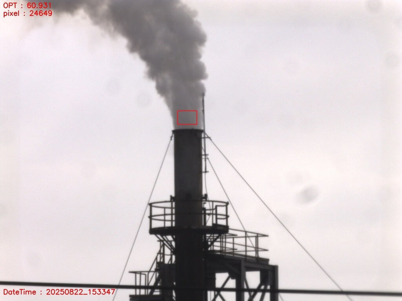 屏東縣環保局運用AI科技，成功揪出工廠黑煙排放超標案件，並經環境部嚴謹資料檢核後，於2025年10月開出全國第一張本項科技執法罰單。（屏東縣環保局提供）中央社記者黃郁菁傳真　114年11月21日