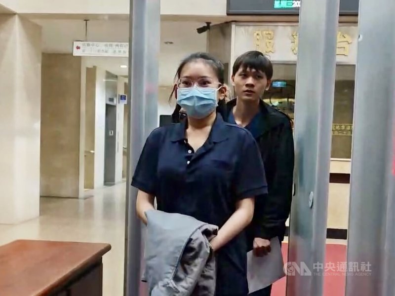 台北地檢署偵辦「斬金行動專案」，查獲全台最大「假出金」犯罪集團，詐騙逾新台幣157億元，起訴主嫌歐俞彤（前）等80名被告，並對歐女求處25年以上徒刑。台北地方法院21日判處歐女有期徒刑24年。全案可上訴。中央社記者林長順攝　114年11月21日