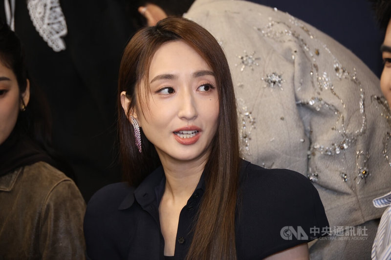 演員柯佳嬿（圖）21日在台北出席新戲宣傳記者會，她稱不知老公坤達涉閃兵一事，現在就是陪伴坤達一起面對和反省。中央社記者洪素津攝　114年11月21日