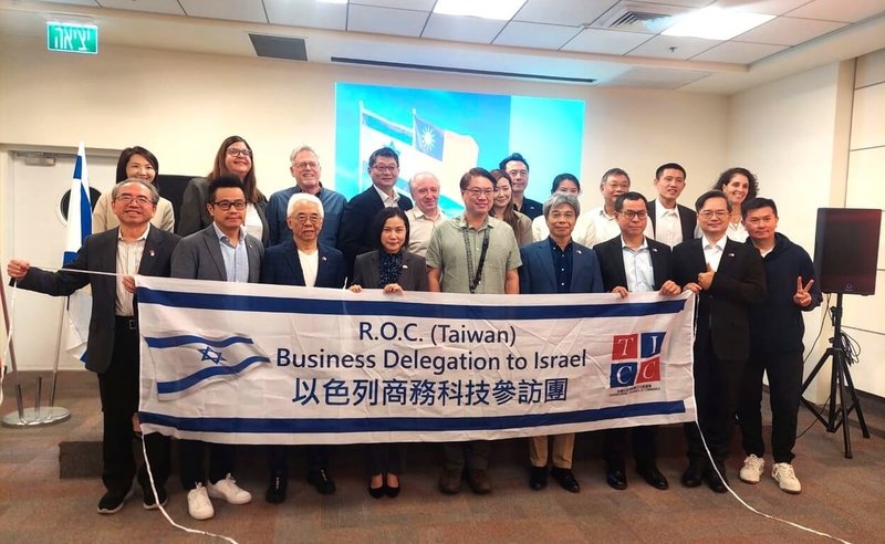 台灣以色列商業文化促進會近日組團訪問以色列，除與在地台商座談，也以人工智慧、機器人和無人機為主題，拜會以色列多家企業與新創。（駐以色列代表處提供）中央社　114年11月21日