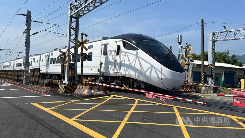 台鐵平日從台北站到台東站最晚列車班次是晚間8時發車，不少旅外工作的鄉親反映下班後趕不上，一旦錯過就得等到隔天，盼台鐵增開一列更晚班次。中央社記者盧太城台東攝　114年11月21日