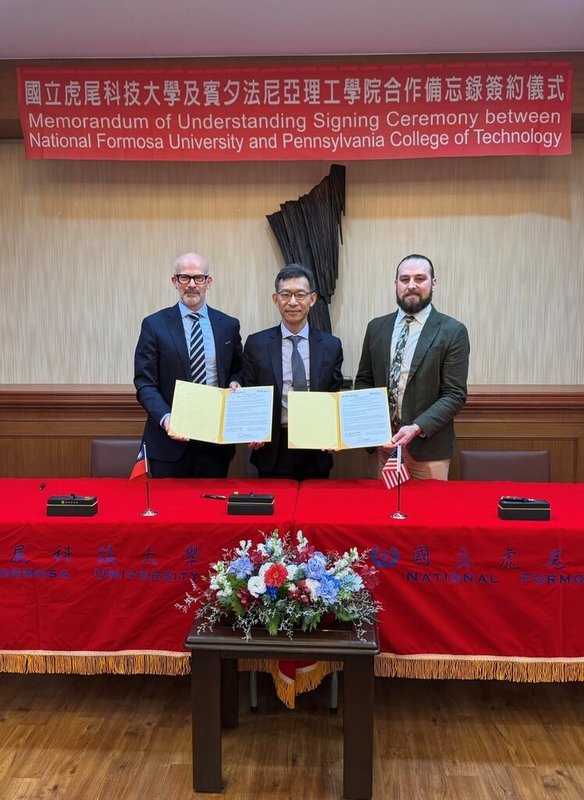 美國賓夕法尼亞理工學院訪問團抵台參訪，並與虎尾科技大學簽訂教育合作備忘錄，盼深化台美教育合作。（教育部提供）中央社記者陳至中傳真　114年11月21日