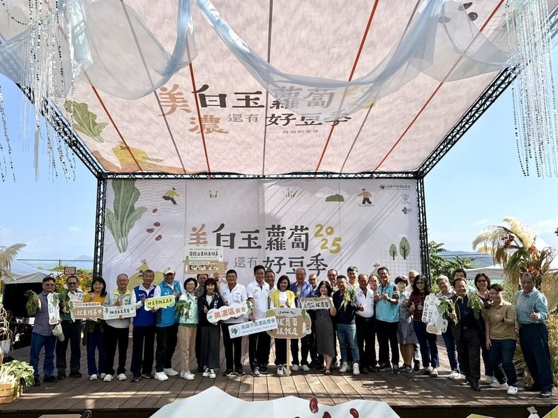 「2025美濃白玉蘿蔔還有好豆季」22日登場，活動主題為「時間的芳味」，美濃農會邀請民眾一同透過五感體驗。（高雄市農業局提供）中央社記者林巧璉傳真　114年11月22日