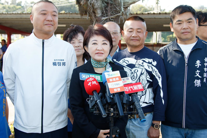 中國國民黨主席鄭麗文19日與台灣民眾黨主席黃國昌會面，台中市長盧秀燕（前左2）22日表示，相信一定會為「藍白合」、國家帶來新契機。（台中市政府提供）中央社記者蘇木春傳真　114年11月22日