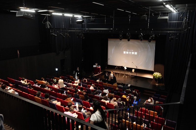 第5屆葉石濤短篇小說文學獎暨第15屆台南文學獎，22日在台南市立圖書館新總館頒獎，今年以「當風吹過南城」主題辦理相關推廣活動及9組文類徵件。（台南市政府提供）中央社記者張榮祥台南傳真　114年11月22日