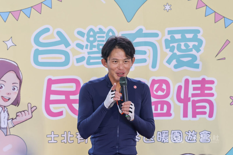 台灣民眾黨台北市議員黃瀞瑩22日在新北投舉辦「台灣有愛 民眾溫情」寒冬送暖園遊會，民眾黨主席黃國昌（圖）出席與會，盼選民持續支持。中央社記者裴禛攝 114年11月22日