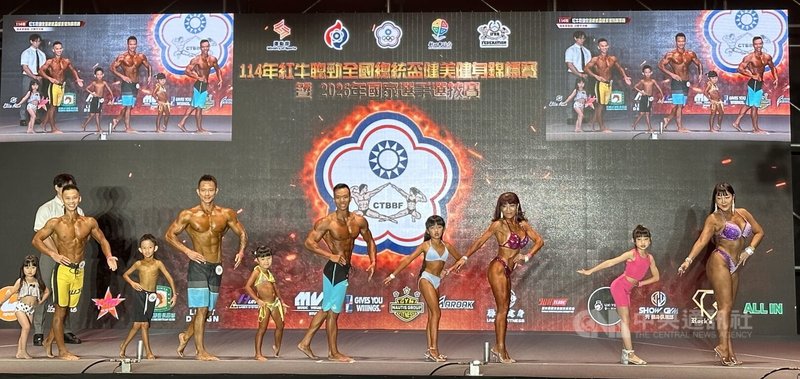 2025紅牛聰勁全國總統盃健美健身錦標賽，22日在新莊體育館展開，共計超過300名選手參賽，還有「健身家庭組」，充分落實全民運動的宗旨。中央社記者黎建忠攝　114年11月22日