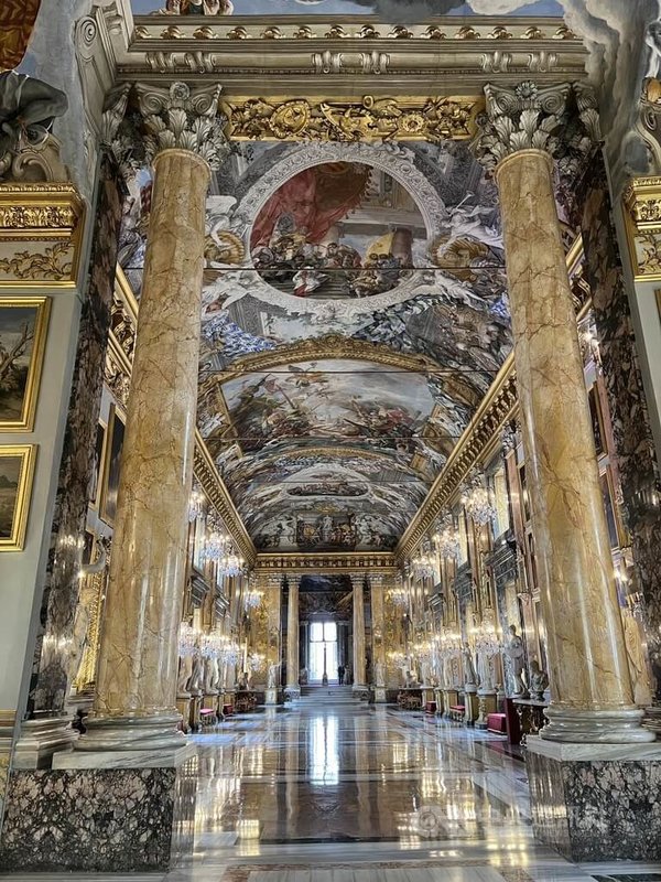 羅馬科隆納宮藝廊內的大廳，是經典電影羅馬假期最後一幕拍攝地點，如今仍吸引眾多全球影迷來朝聖。中央社記者黃雅詩羅馬攝　114年11月22日