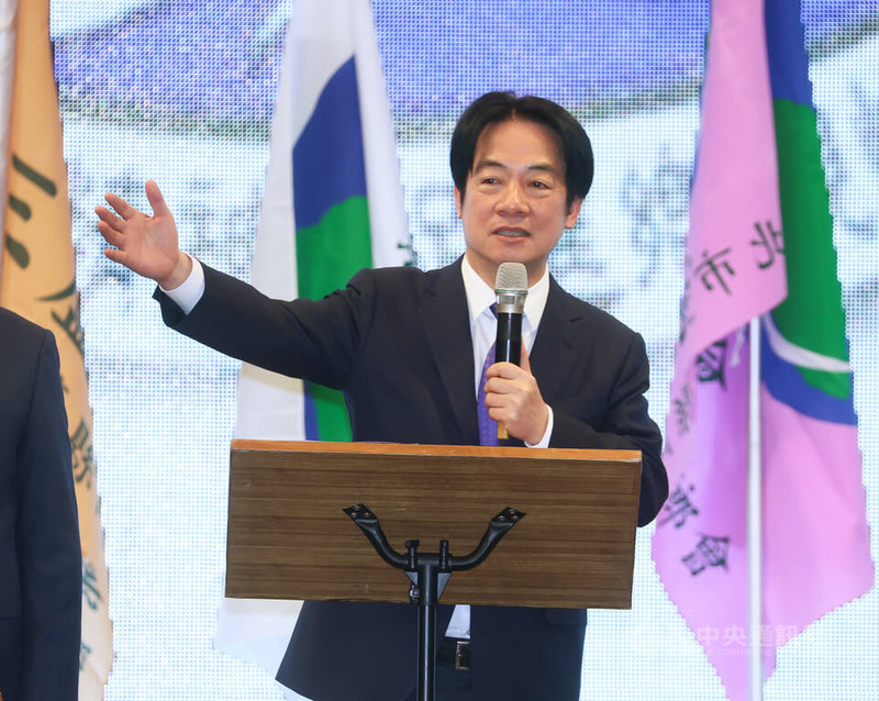 新北市宜蘭縣同鄉會第15屆第1次會員大會22日晚間在頤品飯店舉行，總統賴清德（圖）出席致詞，期盼大家共同努力推動地方建設，守護人民生命財產安全，讓區域交通更便利、經濟持續發展。中央社記者謝佳璋攝　114年11月22日