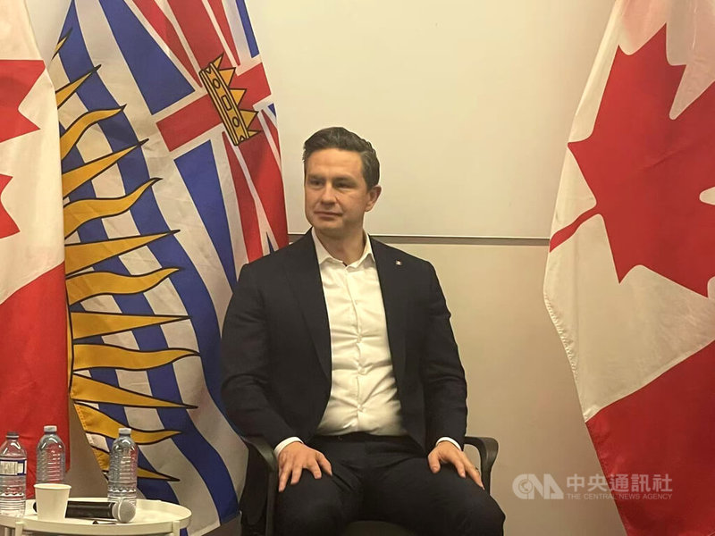 加拿大保守黨黨魁博勵治（Pierre Poilievre）批評加拿大治安越來越糟糕，但加拿大的「合理自衛權」定義不清，反讓歹徒有機可乘。他表示其政黨將提出刑法修正案，明確「合理自衛權」定義。中央社記者程愛芬溫哥華攝　114年11月23日
