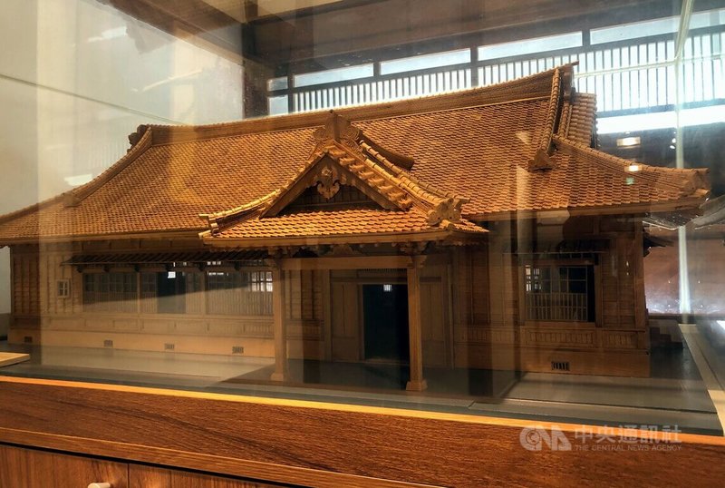 圖為陳振龍創作嘉義市史蹟資料館模型，這是他自認最難卻也最滿意的作品。中央社記者黃國芳攝　114年11月23日
