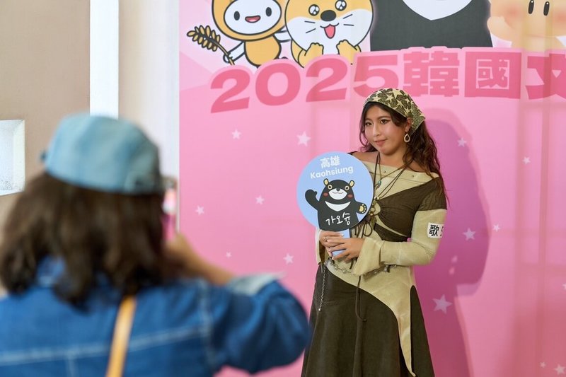韓團TWICE週末到高雄開唱掀起熱潮，同時高雄「韓國文化日」也登場，透過韓語演講、歌唱及舞蹈比賽，展現年輕世代對韓國文化的熱情。（高雄市行政暨國際處提供）中央社記者蔡孟妤傳真　114年11月23日