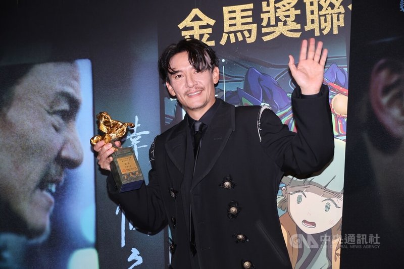演員張震（圖）以「幸福之路」再獲金馬獎最佳男主角，22日在慶功宴上分享近年演戲的心情轉折，也透露得獎後，最想做的事情是好好睡一覺。中央社記者王心妤攝　114年11月23日
