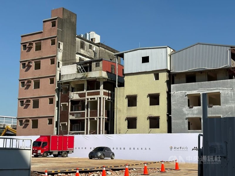 新北市永和新生地（大陳地區）更新單元6範圍內有173戶，過去因建物老舊、消防動線狹窄等問題，辦理公辦都更，規劃興建36層大樓，預計119年底可入住。圖為單元6部分待拆除建物。中央社記者曹亞沿攝　114年11月24日