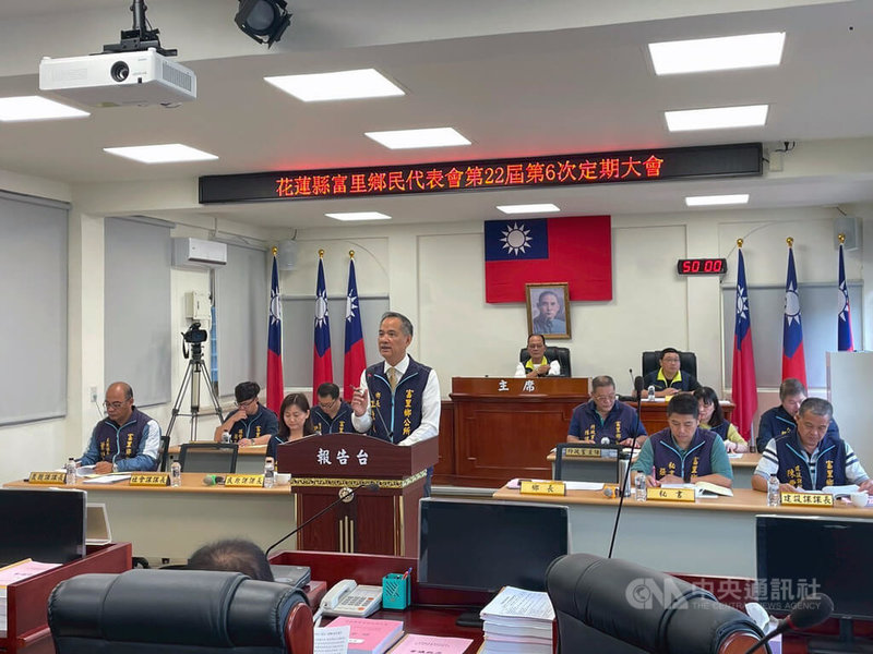 照顧弱勢者突發疾病或緊急狀況能獲及時醫療，花蓮縣富里鄉公所推動「救護車轉診補助」，獲得代表會通過，自民國115年1月1日起實施。中央社記者李先鳳攝　114年11月24日