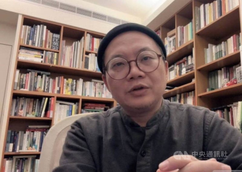 香港詩人廖偉棠表示，他喜歡在台灣出書的最大原因，是有「徹底的自由」。台灣很多出版社願意承受風險出版相對冷門的文學作品。（視訊截圖）中央社記者陳鎧妤台北傳真 114年11月24日